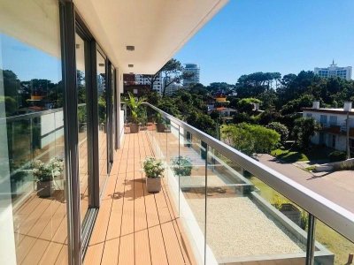 Apartamento en venta de 2 dormitorios en Playa Brava, Punta del Este.
