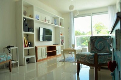 Apartamento en venta de 2 dormitorios en Punta del Este.
