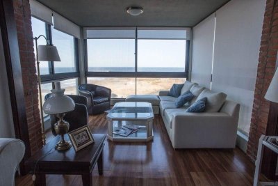 Apartamento en venta de 3 dormitorios en Punta del Este.