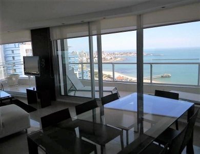 Apartamento en venta de 3 dormitorios en Season Tower, Punta del Este.