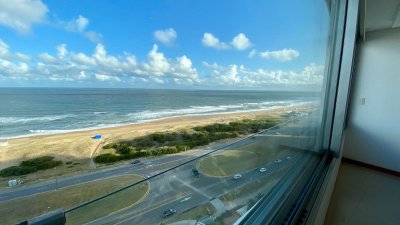 Apartamento de 3 dormitorios en Tiburon III, Punta del Este.