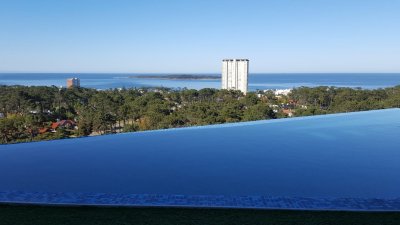 Apartamento en venta de 2 dormitorios en Punta del Este.