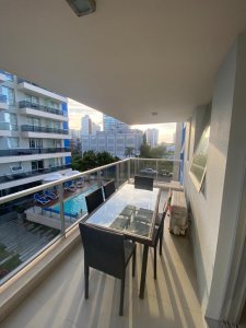Hermoso apartamento de dos dormitorios, a dos cuadras de la playa. Punta del Este 