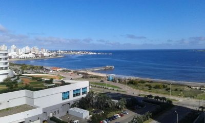 DEPARTAMENTO DE 2 DORMITORIOS EN SEASON TOWER, PUNTA DEL ESTE