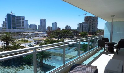 Apartamento en venta de 2 dormitorios en Punta del Este.