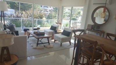 Apartamento de 2 dormitorios en venta en Parc Du Soleil, Punta del Este.