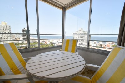 Apartamento de 2 dormitorios en venta en Punta del Este.