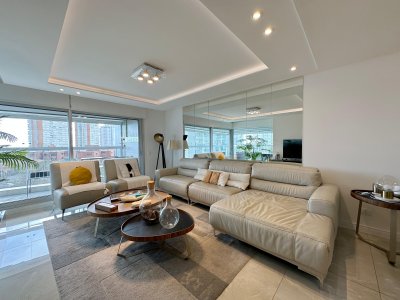 Departamento en Venta de 3 Dormitorios en Edificio Miami Boulevard, Punta del Este