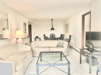 DEPARTAMENTO DE 3 DORMITORIOS EN TORRE PUNTA DEL ESTE