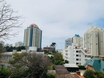Venta de apartamento en inmejorable zona en Punta del Este.