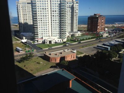 Apartamento en venta de 1 dormitorio en edificio Vanguardia, Punta del Este.