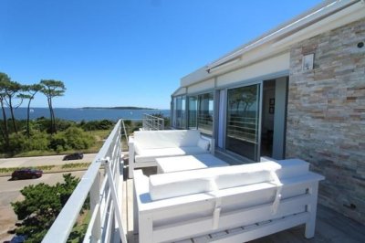 Hermoso Pent-House en venta frente al mar en Punta del Este.