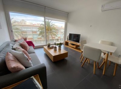 Excelente Departamento de 2 Dormitorios en Alquiler temporario en Edificio Bonaire, Punta del Este