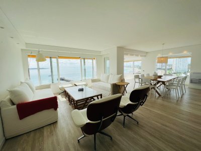Espectacular Apartamento Playa Mansa Punta del Este , primera linea 