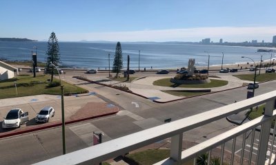 Apartamento de 1 dormitorio y medio frente al mar, Punta del Este.