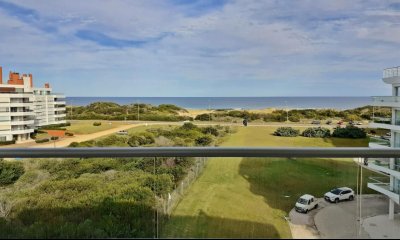 Apartamento en venta, edificio Silente-Punta del Este.