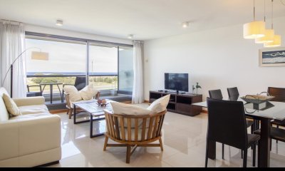 Departamento en venta de 3 Dormitorios en edificio Blue Bird, Punta del Este
