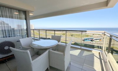 Apartamento de 3 dormitorios en venta en Torre Imperiale, Punta del Este.