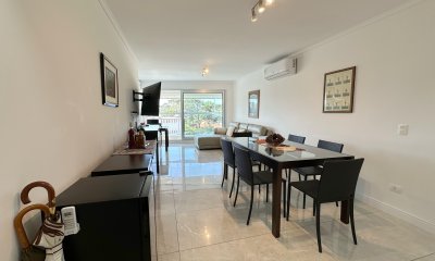 Departamento en Venta de 2 Dormitorios en Edificio Miami Boulevard II, Punta del Este