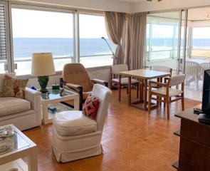 Apartamento de 3 Dormitorios en Tiburon l Playa Brava, Punta del Este