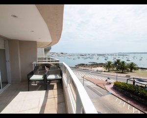 Apartamento de 3 dormitorios en Zona Puerto, Punta del Este