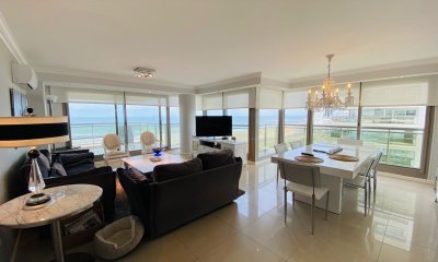 Apartamento en venta de 4 dormitorios en Torre Imperiale, Punta del Este.
