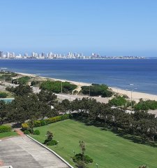 Apartamento en venta de 3 dormitorios en Punta del Este.