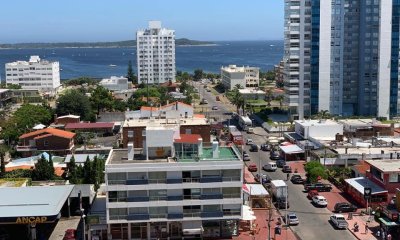 Apartamento de 1 dormitorio en venta en torre Triangulo, Punta del Este.