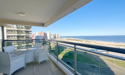Apartamento de 3 dormitorios mas dependencia de servicio en Torre Imperiale, Punta del Este.