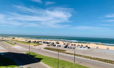 Hermoso apartamento en venta en edificio Martinique frente a playa Brava, Punta del Este