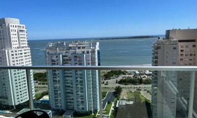 Apartamento de 3 dormitorios en venta en Gala Tower, Punta del Este.