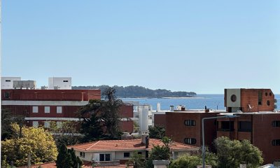 Apartamento en venta de 2 dormitorios en edificio Miami Boulevard, Punta del Este.