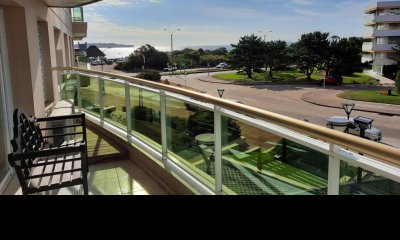 Apartamento en venta de 3 dormitorios en Coral Tower, Punta del Este.