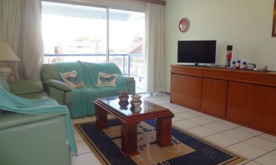 Apartamento en venta de 3 dormitorios en Punta del Este.