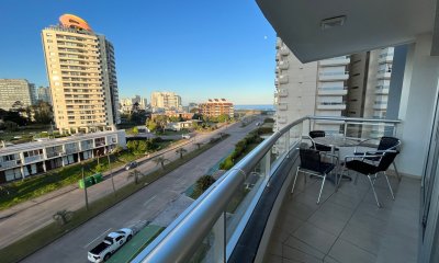 Apartamento en venta de 2 dormitorios en South Beach, Punta del Este.