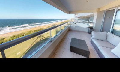 Excelente apartamento en venta en Torre Lobos, Punta del Este.
