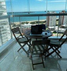 Apartamento de 2 dormitorios en venta en Miami Boulevard, Punta del Este.