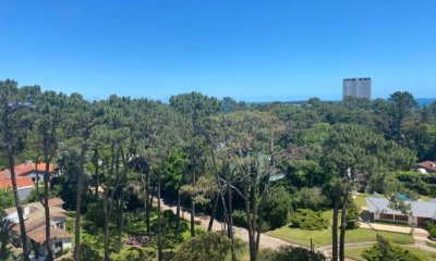 Apartamento en venta de 2 dormitorios en Acapulco Tower, Punta del Este.