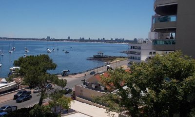 Venta de apartamento de 3 dormitorios en edificio Fontaine