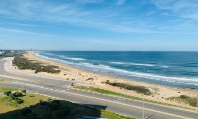 Apartamento en venta de 3 dormitorios en Torre Delfín, Punta del Este.