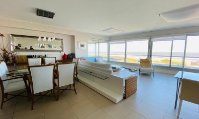 Apartamento en venta en torre Le Parc, Punta del Este.