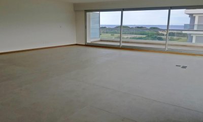 Departamento en Venta de 3 Dormitorios + dependencia en Silente, Punta del Este