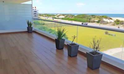 Venta Apartamento 3 Dormitorios y Dependencia Silente, Playa Brava.