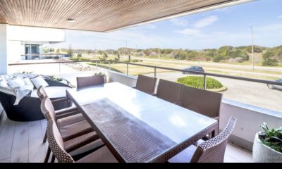 Apartamento de 4 dormitorios en Esturión Terraza, Punta del Este.