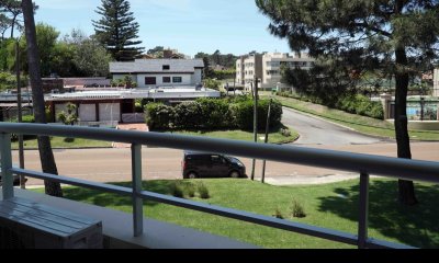 Apartamento de 3 dormitorios en venta en la Mansa, Punta del Este.