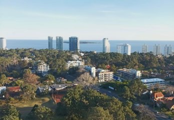 Apartamento en venta de 2 dormitorios en Summer Tower, Punta del Este.
