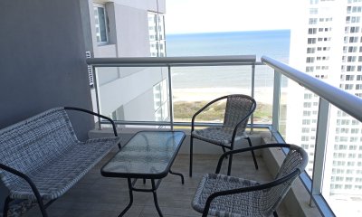 Apartamento en venta de 2 dormitorios en Look Tower, Punta del este.