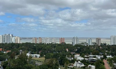 Departamento de 1 Dormitorio y medio en torre Yoo, Punta del Este