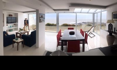 Penthouse en venta de 4 suites en edificio Punta Vapor, Punta del Este.