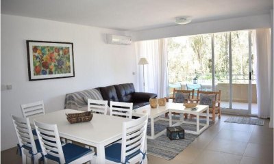 Apartamento de 3 dormitorios en venta en Punta del Este.